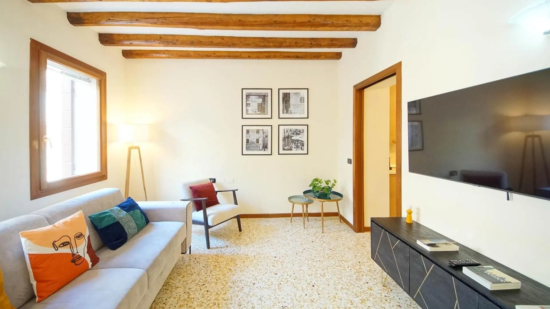 Dolcevita Apartments N 519 Biennale Venice 0*,  Italy