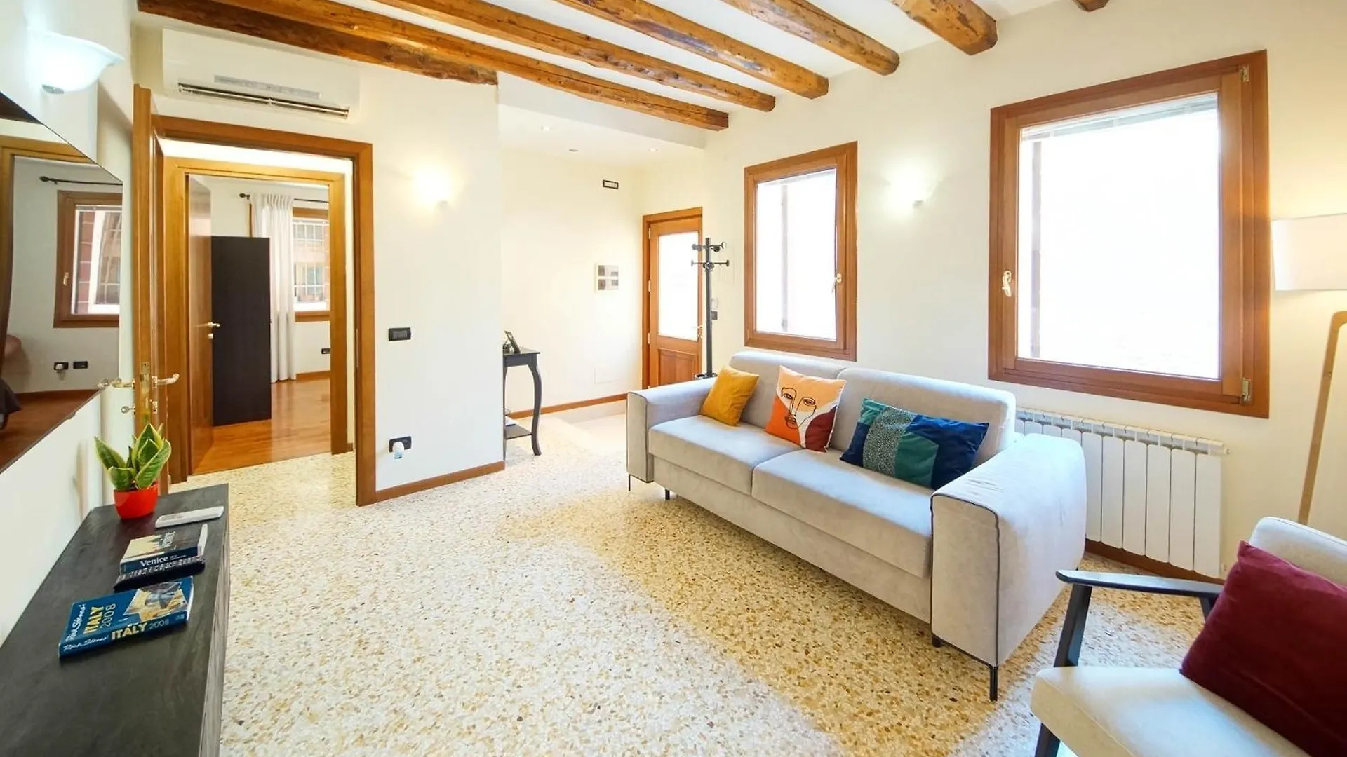 Dolcevita Apartments N 519 Biennale Venice Italy